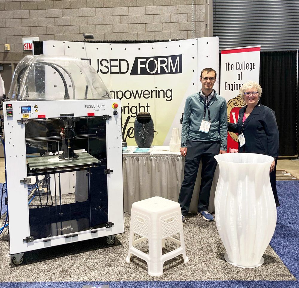 Stand de Fused Form en Rapid+TCT con la impresora P600+ y piezas de gran formato